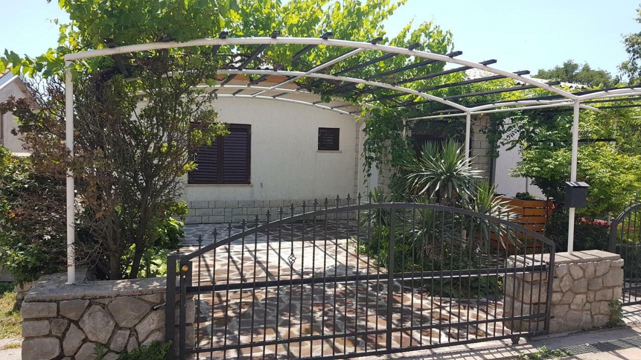 Apartments Dora تْسْغيكفانِتْسا المظهر الخارجي الصورة